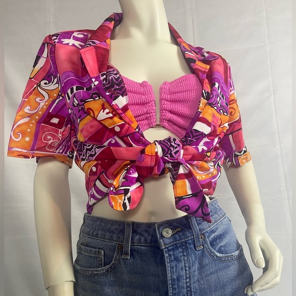 NWT abstract 90s pattern blouse. - Picture 3 of 8